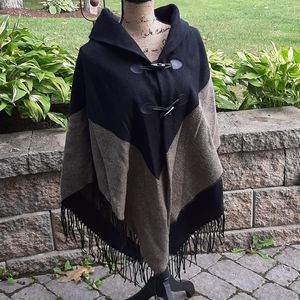 Black and tan shawl, nwt